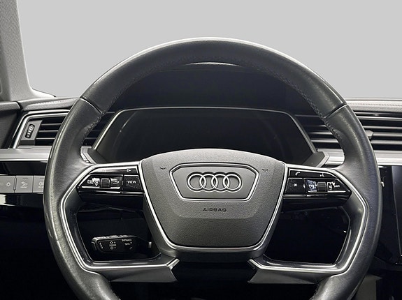 Audi e-tron 16 of 26