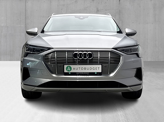 Audi e-tron 4 of 26