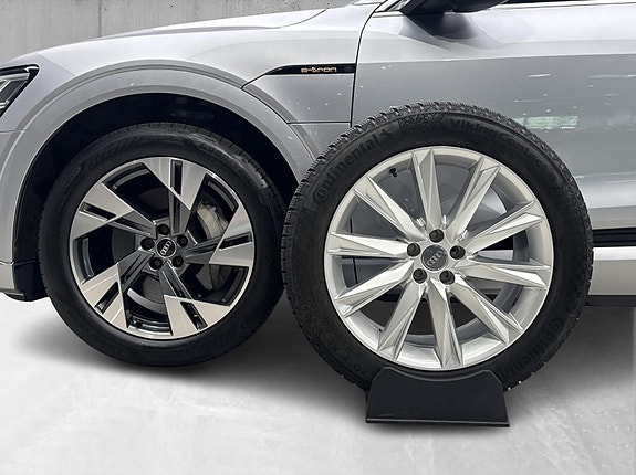 Audi e-tron 6 of 26