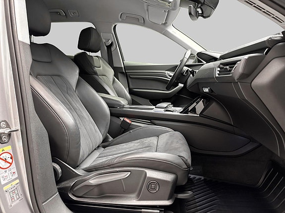 Audi e-tron 13 of 26