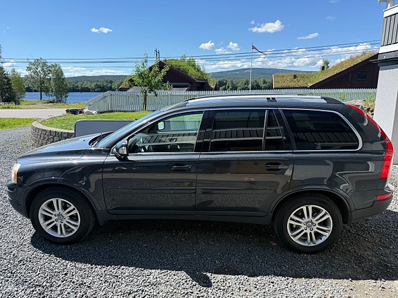 Volvo XC90 2 of 5