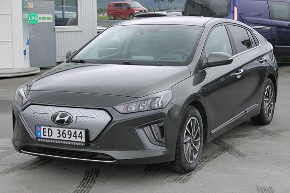 Hyundai IONIQ 2 of 5