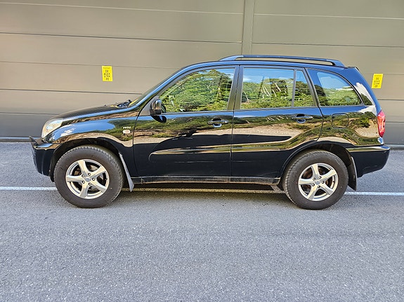 Toyota RAV4 4 of 5