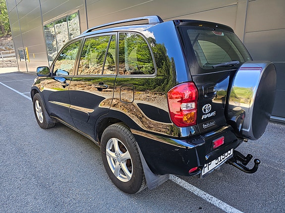 Toyota RAV4 5 of 5