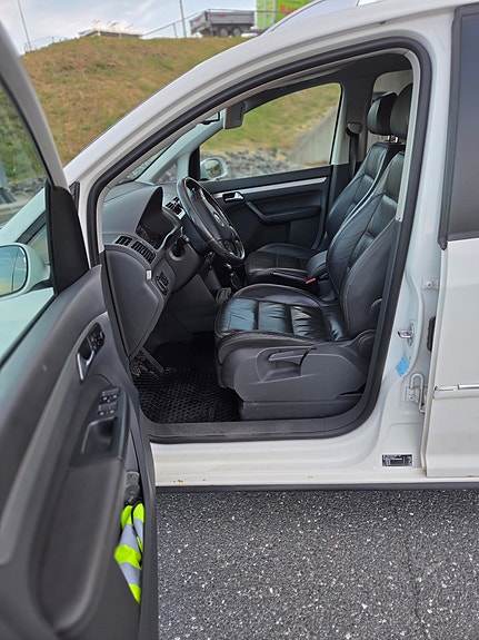 Volkswagen Touran 4 of 5