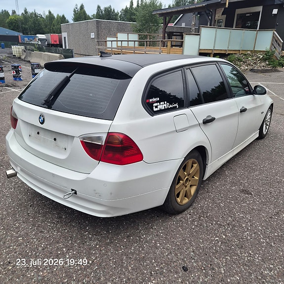 BMW 320d 5 of 23