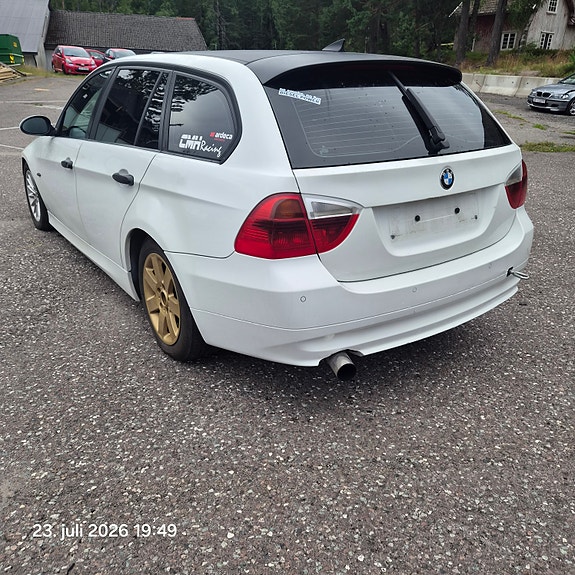 BMW 320d 3 of 23
