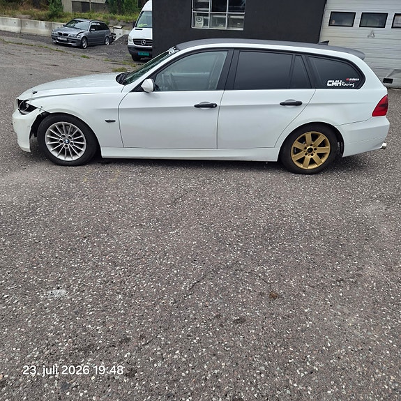 BMW 320d 2 of 23