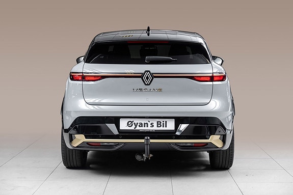 Renault Megane E-Tech 5 of 5