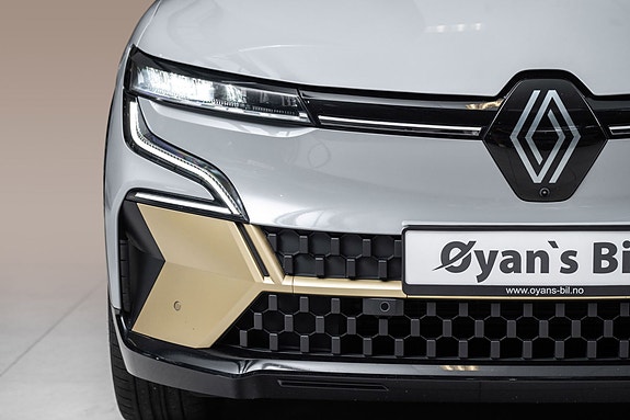 Renault Megane E-Tech 3 of 5