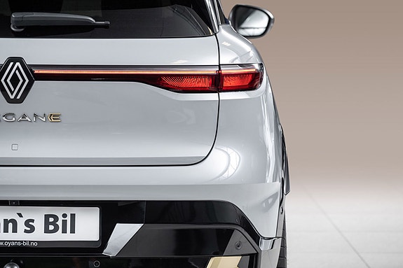 Renault Megane E-Tech 4 of 5