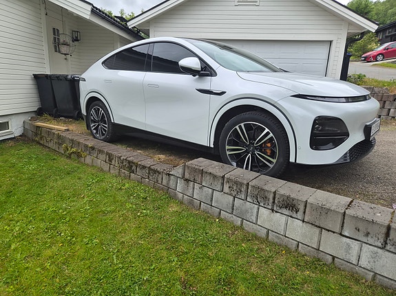 XPeng G6 2 of 5