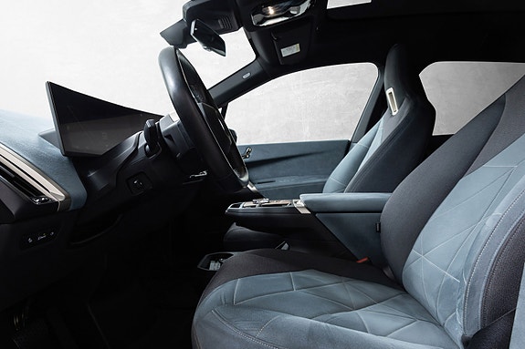 BMW iX 10 of 29