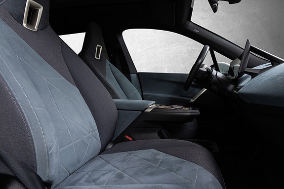 BMW iX 23 of 29