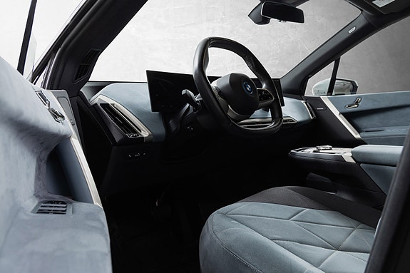 BMW iX 9 of 29