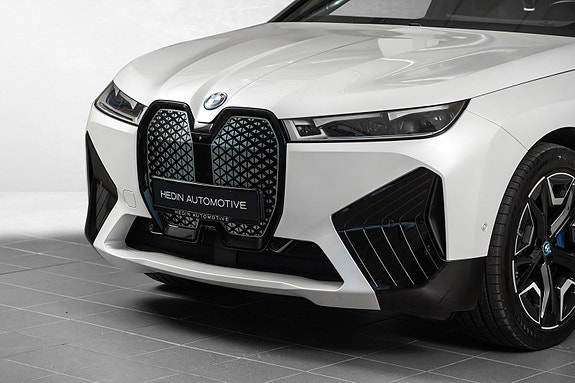 BMW iX 8 of 29