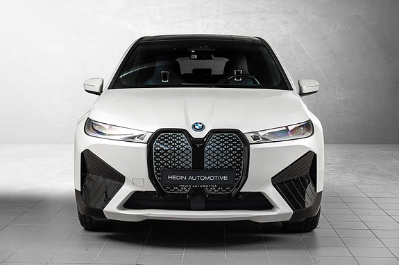 BMW iX 2 of 29