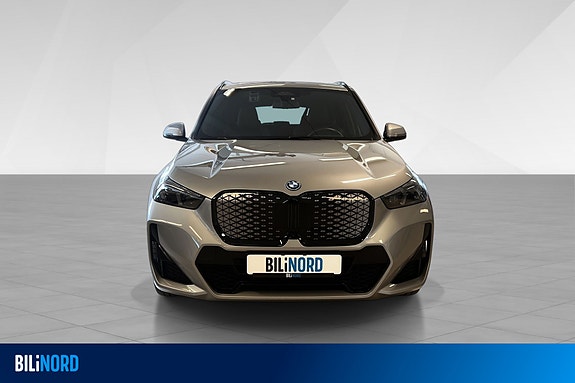BMW iX1 2 of 5