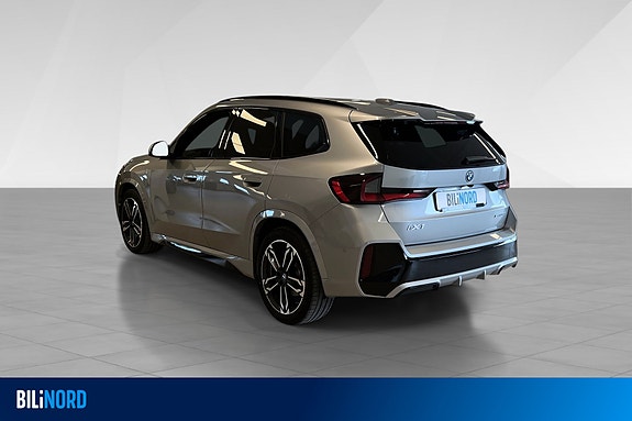 BMW iX1 4 of 5