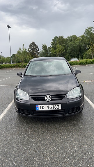 Volkswagen Golf V 2 of 5