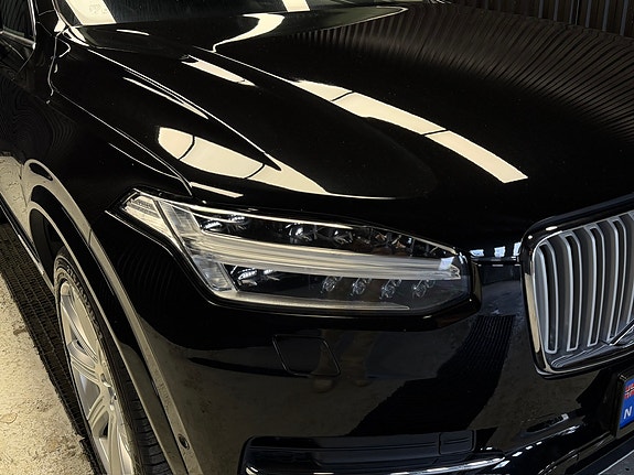 Volvo XC90 3 of 5