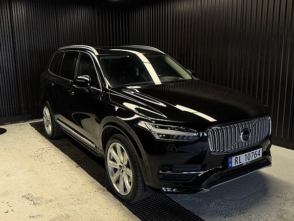 Volvo XC90 2 of 5