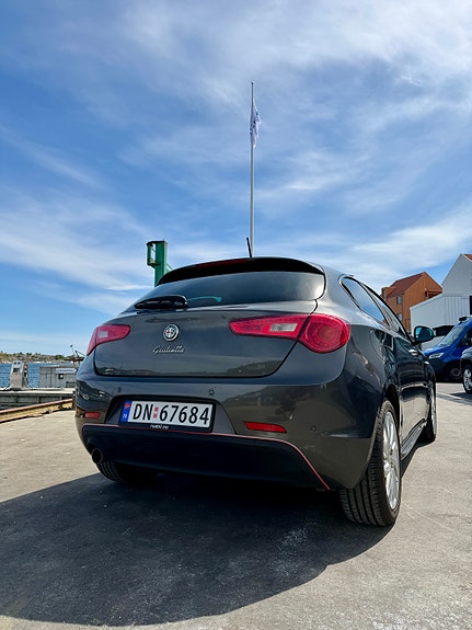 Alfa Romeo Giulietta 3 of 5