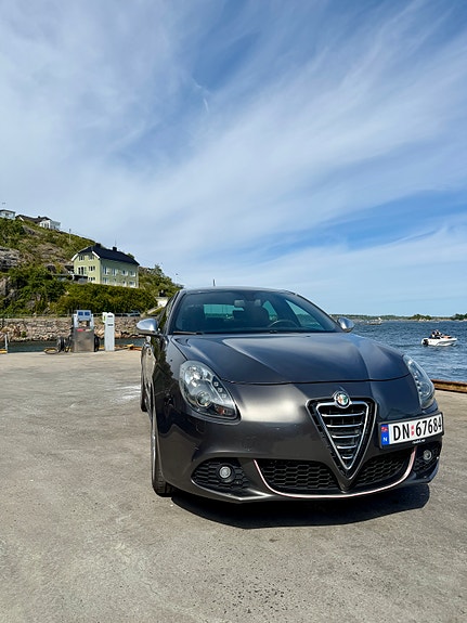 Alfa Romeo Giulietta 2 of 5