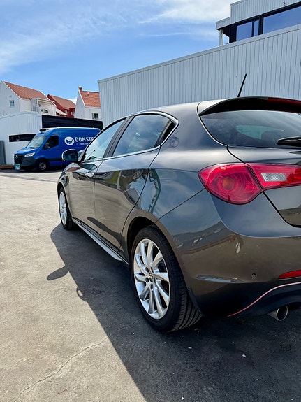 Alfa Romeo Giulietta 5 of 5