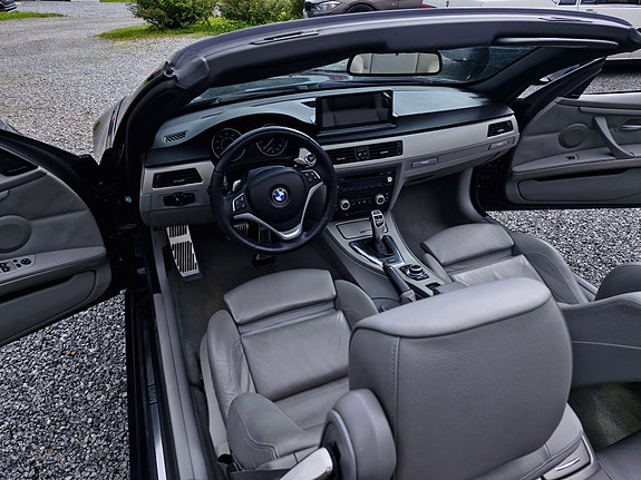 BMW 335i 26 of 30