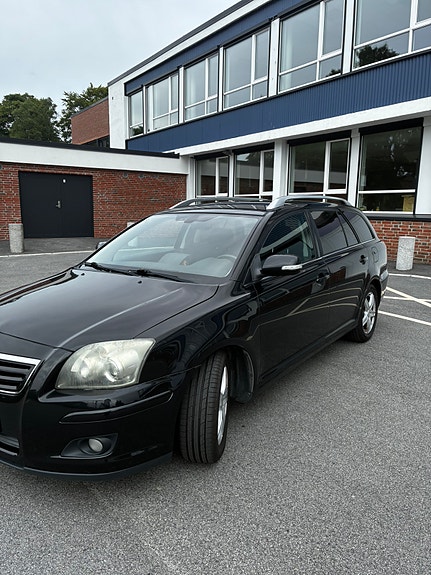 Toyota Avensis 3 of 5