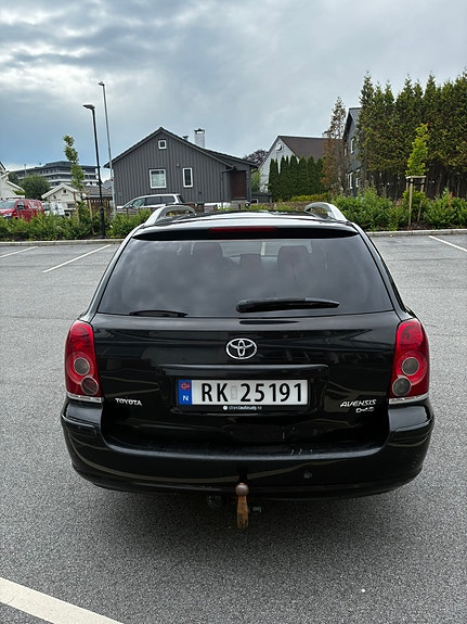 Toyota Avensis 5 of 5