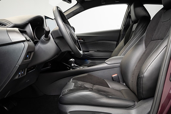 Toyota C-HR 14 of 30