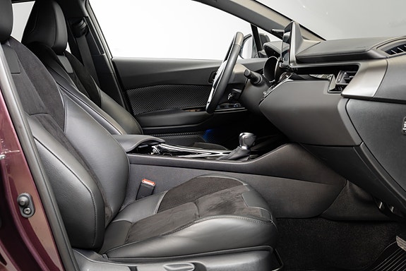 Toyota C-HR 28 of 30