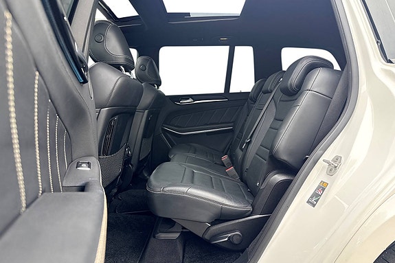 Mercedes-Benz GLS63 24 of 30