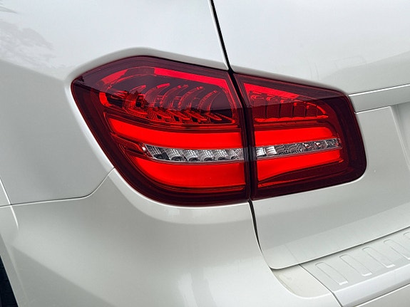 Mercedes-Benz GLS63 17 of 30