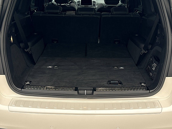Mercedes-Benz GLS63 20 of 30
