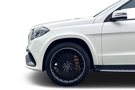 Mercedes-Benz GLS63 14 of 30
