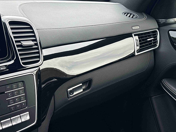 Mercedes-Benz GLS63 30 of 30