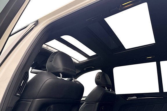 Mercedes-Benz GLS63 26 of 30