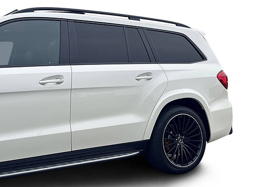 Mercedes-Benz GLS63 16 of 30