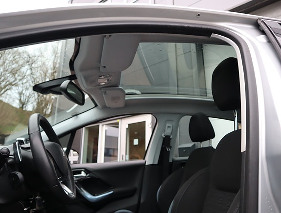 Peugeot 208 13 of 20