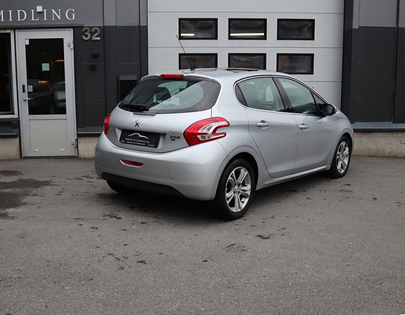 Peugeot 208 2 of 20