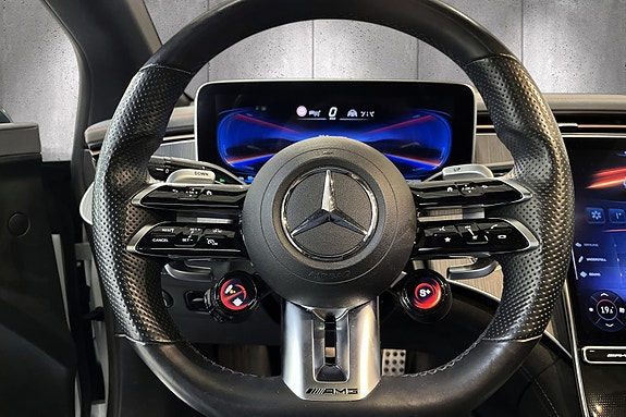 Mercedes-Benz EQE43 9 of 20