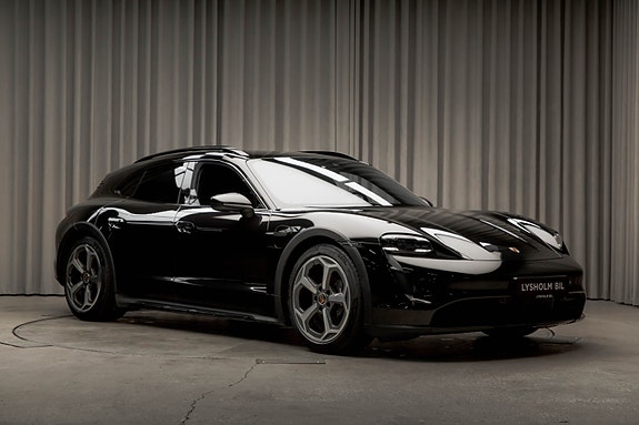 Porsche Taycan Cross Turismo 2 of 5