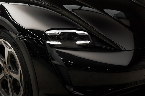 Porsche Taycan Cross Turismo 4 of 5