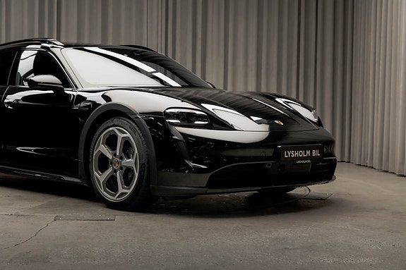 Porsche Taycan Cross Turismo 3 of 5