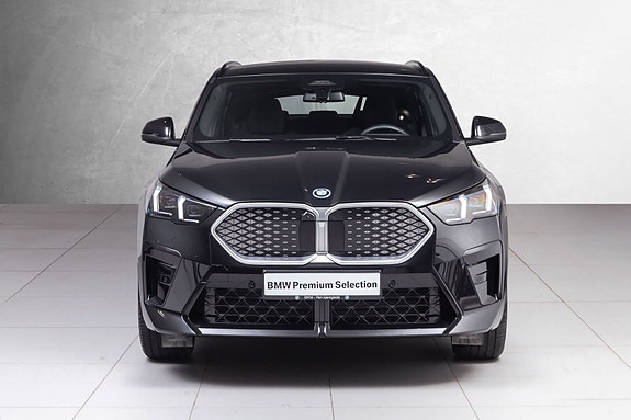 BMW iX2 4 of 30