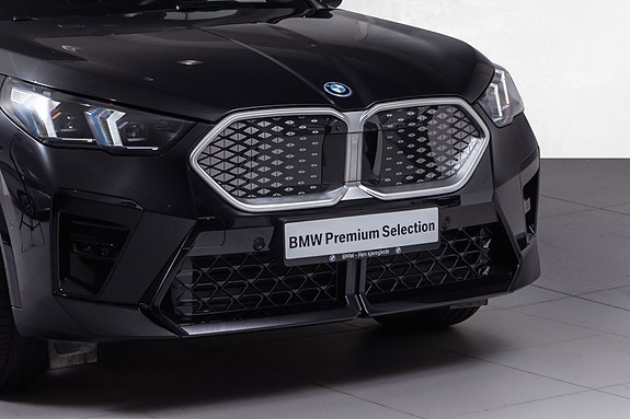 BMW iX2 2 of 30