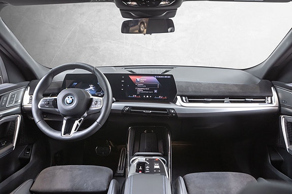 BMW iX2 27 of 30